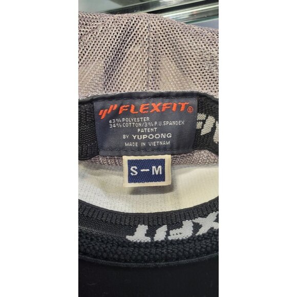 Travis Mathew Flexfit Patent Baseball Cap Hat Men's Size S-M Mesh Gray - Picture 7 of 7